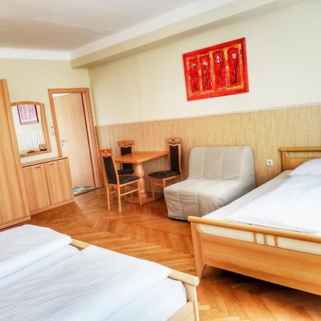 Familie Zuser Hotel Garni 米特尔巴赫 外观 照片
