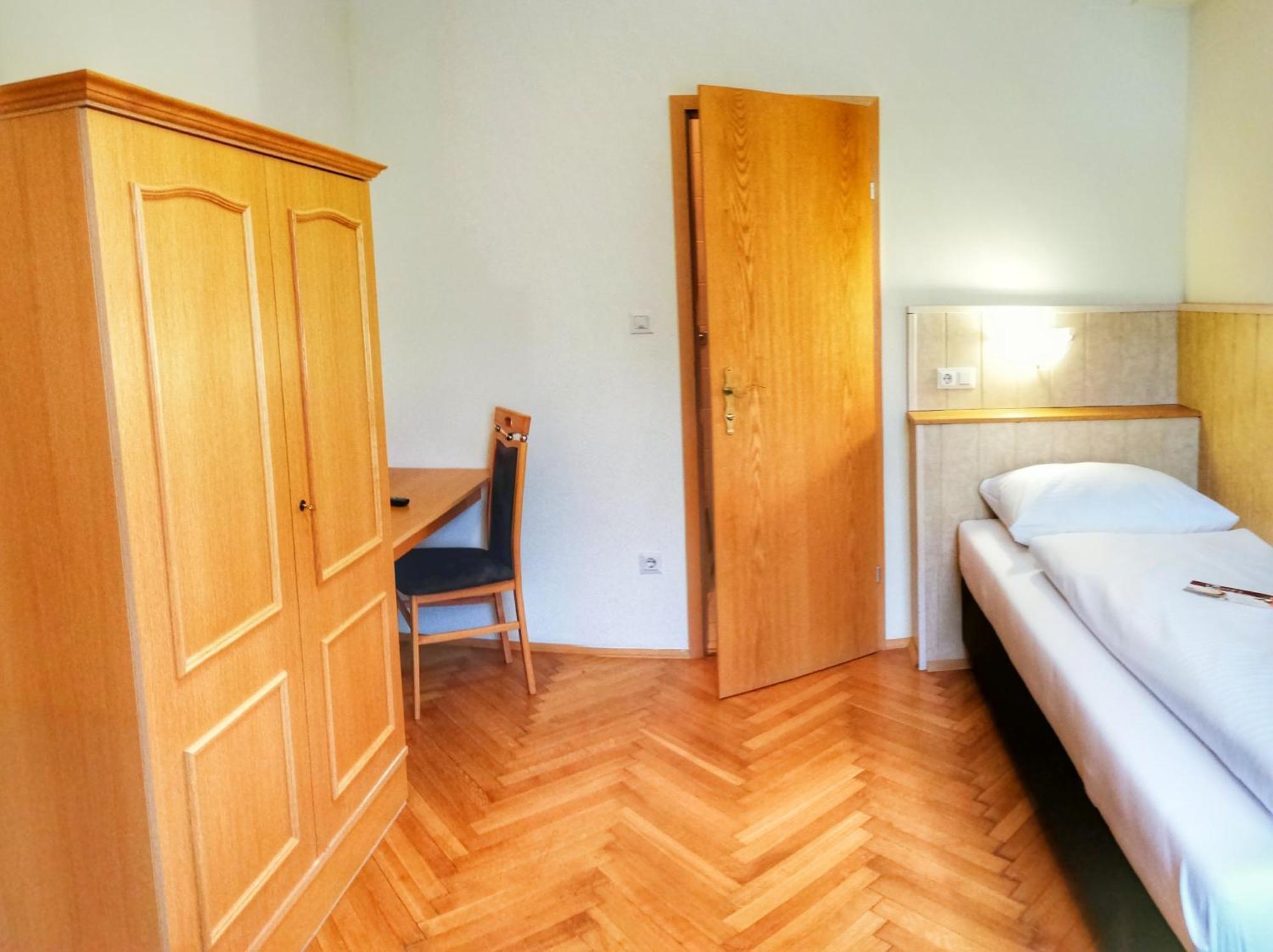 Familie Zuser Hotel Garni 米特尔巴赫 外观 照片