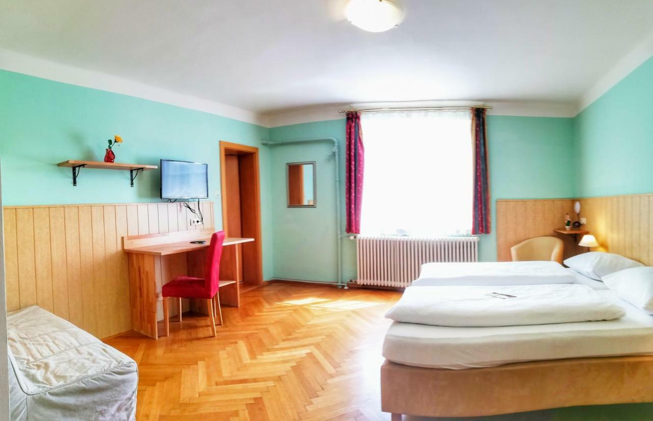 Familie Zuser Hotel Garni 米特尔巴赫 外观 照片