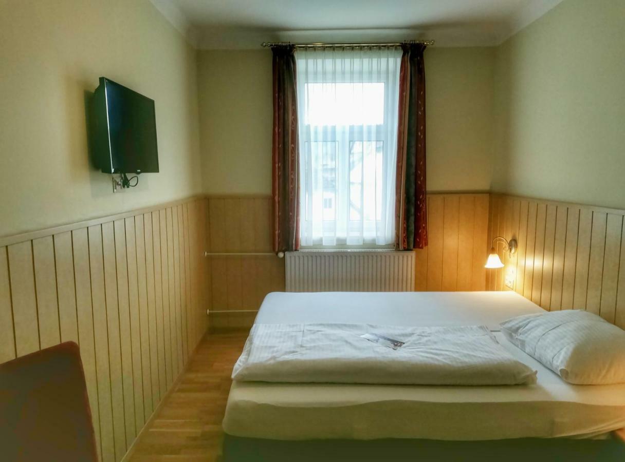 Familie Zuser Hotel Garni 米特尔巴赫 外观 照片