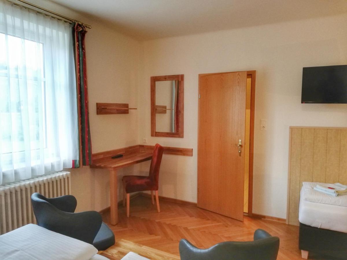 Familie Zuser Hotel Garni 米特尔巴赫 外观 照片